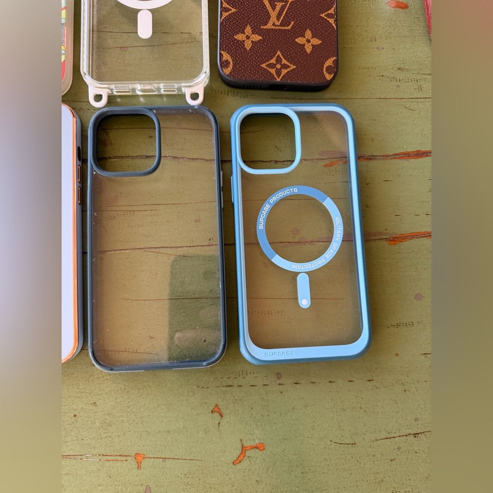 iPhone 13 Pro Max assortment of cases - Picture 4 of 11